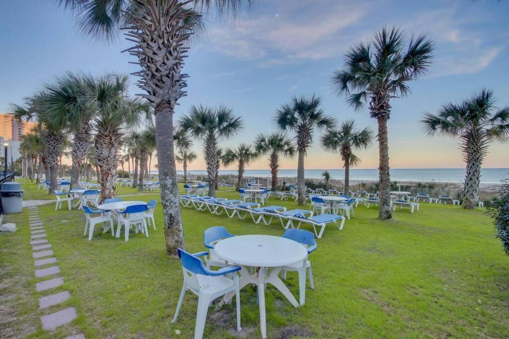 Apartment Oceanfront Bliss, Amazing Views! 1235b