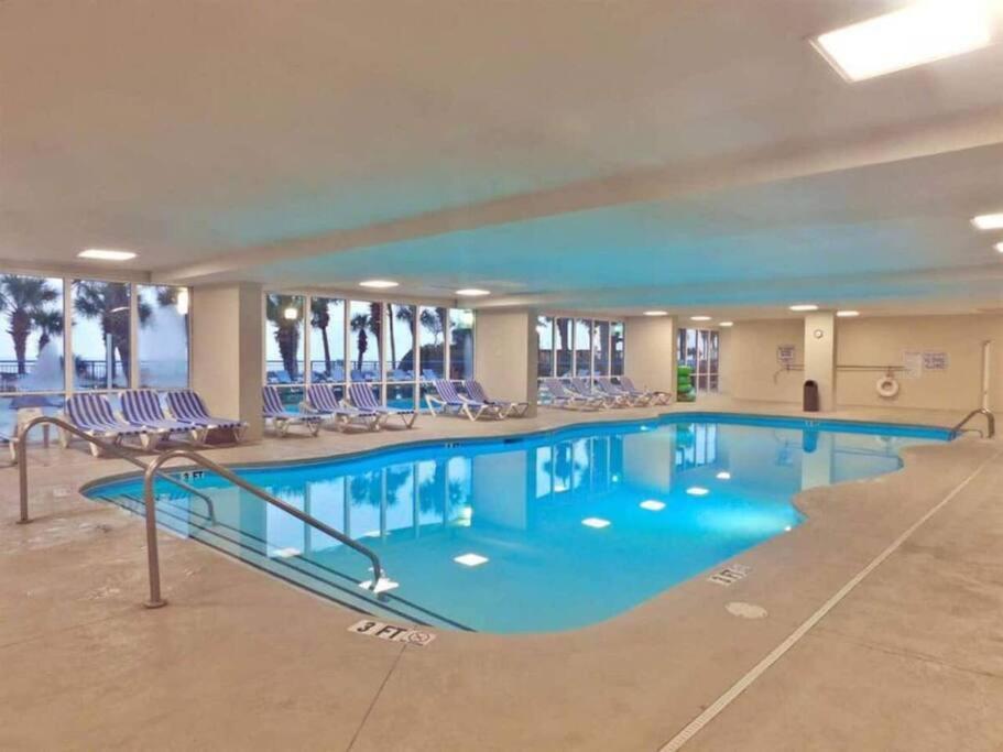 Apartment Oceanfront Bliss, Amazing Views! 1235b
