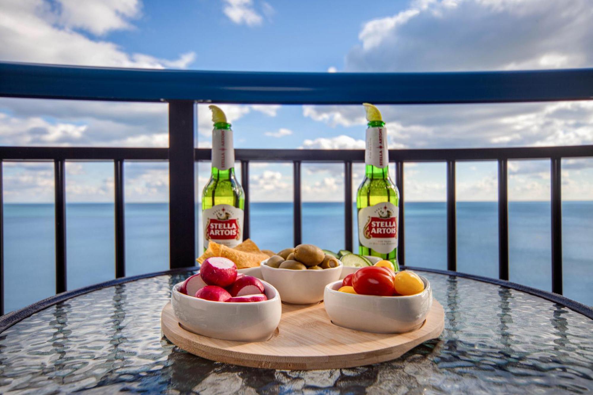 Apartment Oceanfront Bliss, Amazing Views! 1235b *