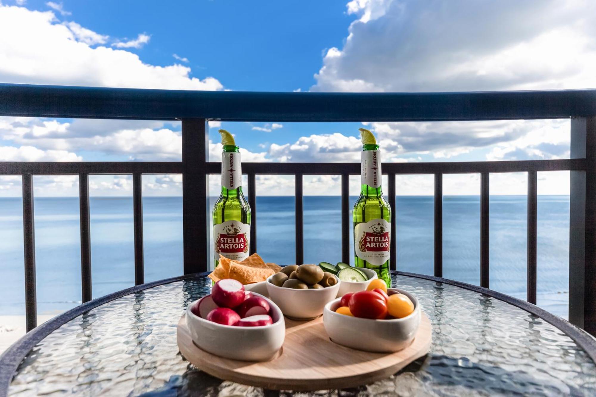 Apartment Oceanfront Bliss, Amazing Views! 1235b