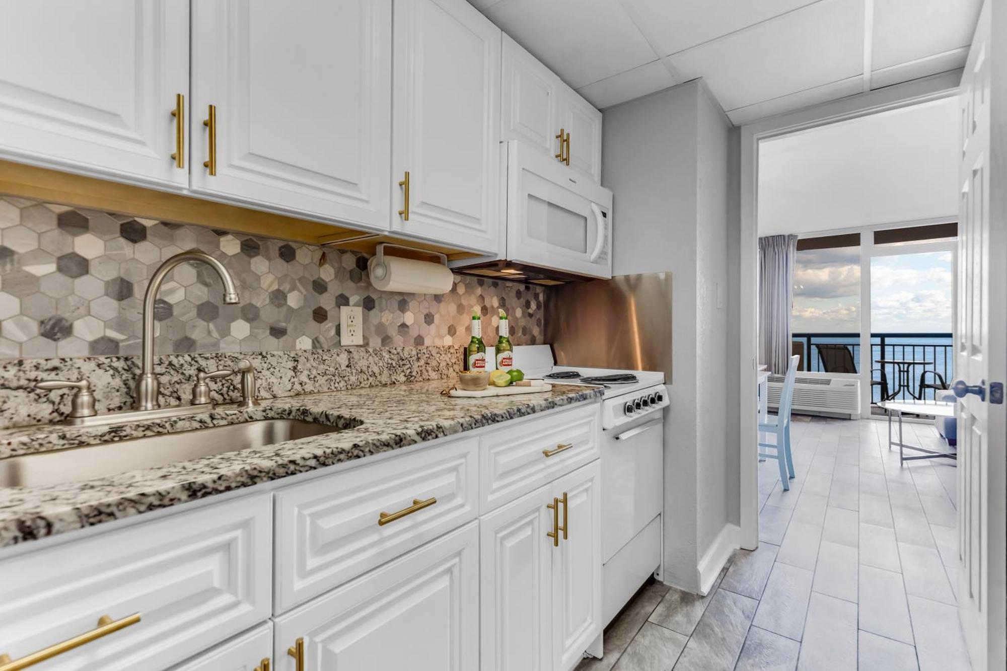 Apartment Oceanfront Bliss, Amazing Views! 1235b Myrtle Beach