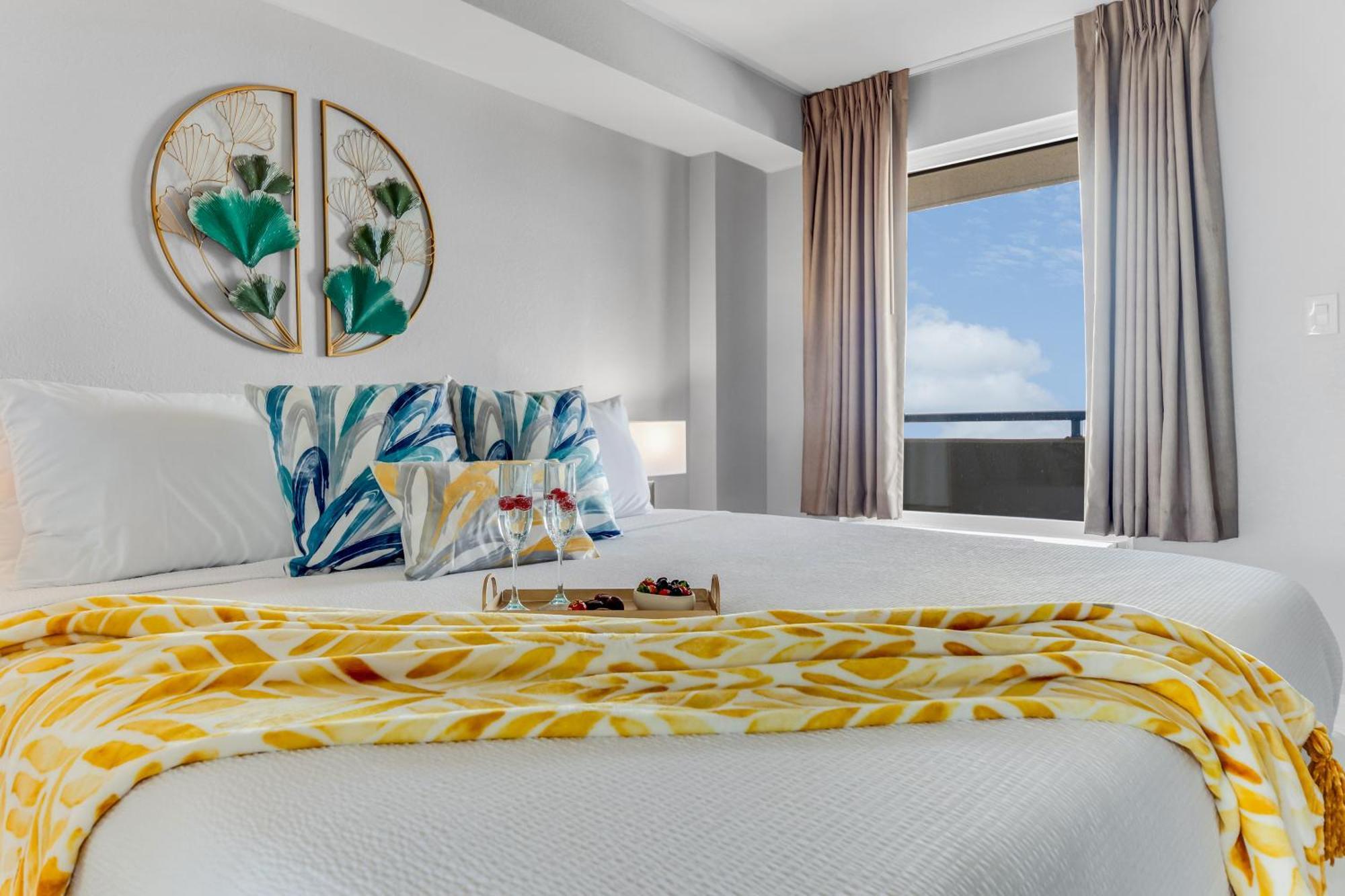 Oceanfront Bliss, Amazing Views! 1235b Apartment