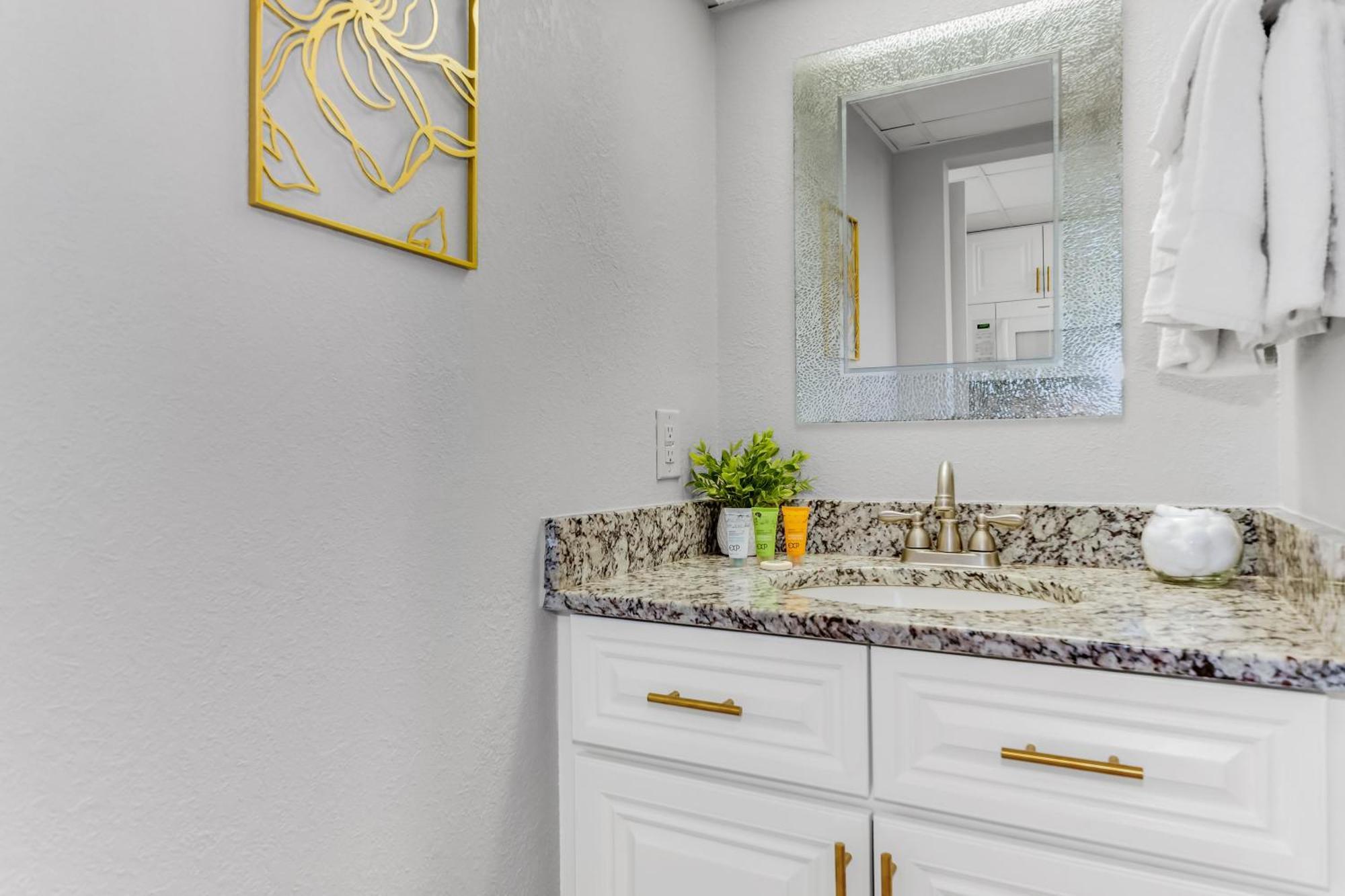 Oceanfront Bliss, Amazing Views! 1235b Apartment